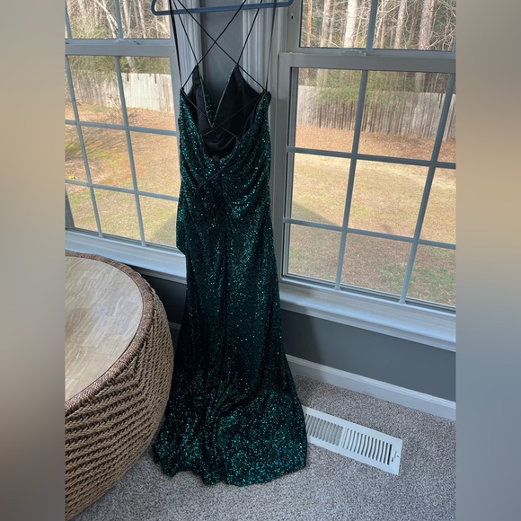 Cinderella Divine CH225 in Emerald Green - Picture 11 of 12